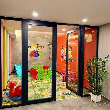 Sa Apartments! 150m To The Cleopatra דירה *