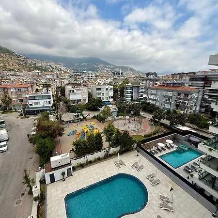 Sa Apartments! 150m To The Cleopatra דירה *