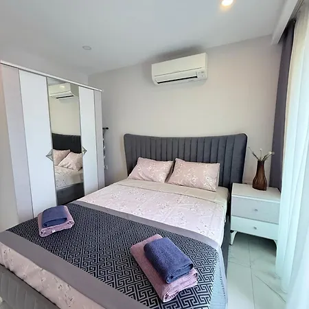 Sa Apartments! 150m To The Cleopatra דירה *