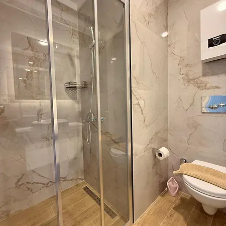 Sa Apartments! 150m To The Cleopatra דירה *