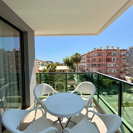 Sa Apartments! 150m To The Cleopatra דירה *