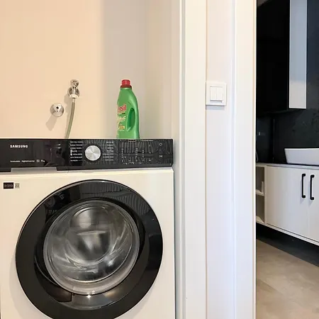 Sa Apartments! 150m To The Cleopatra דירה *