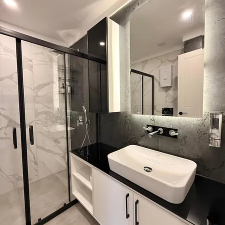 Sa Apartments! 150m To The Cleopatra דירה
