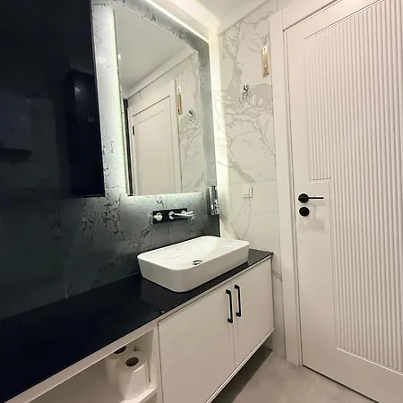 Sa Apartments! 150m To The Cleopatra דירה