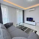 Sa Apartments! 150m To The Cleopatra *
