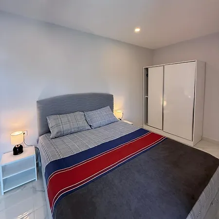 Sa Apartments! 150m To The Cleopatra Apartman