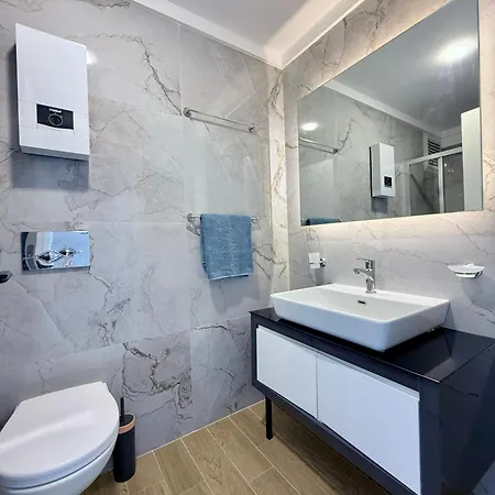 Sa Apartments! 150m To The Cleopatra Apartman