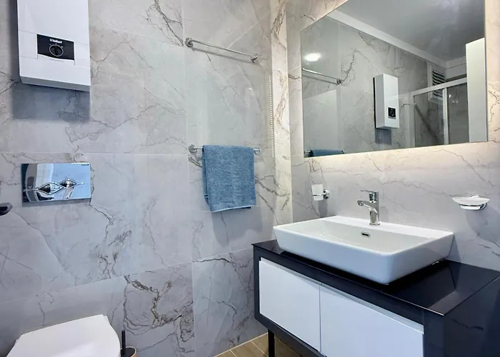 Sa Apartments! 150m To The Cleopatra Daire